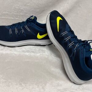 Men’s Nike Quest 1.5 Running Shoes SZ 15